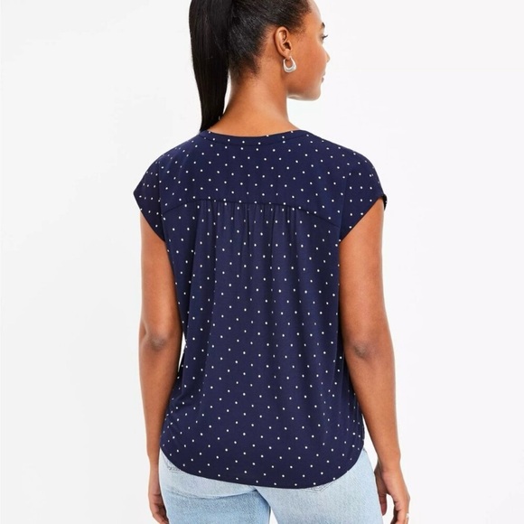 NWT  LOFT  Navy Blue & White Polka Dot Split Neck Short Sleeve Blouse - XS - Picture 2 of 7